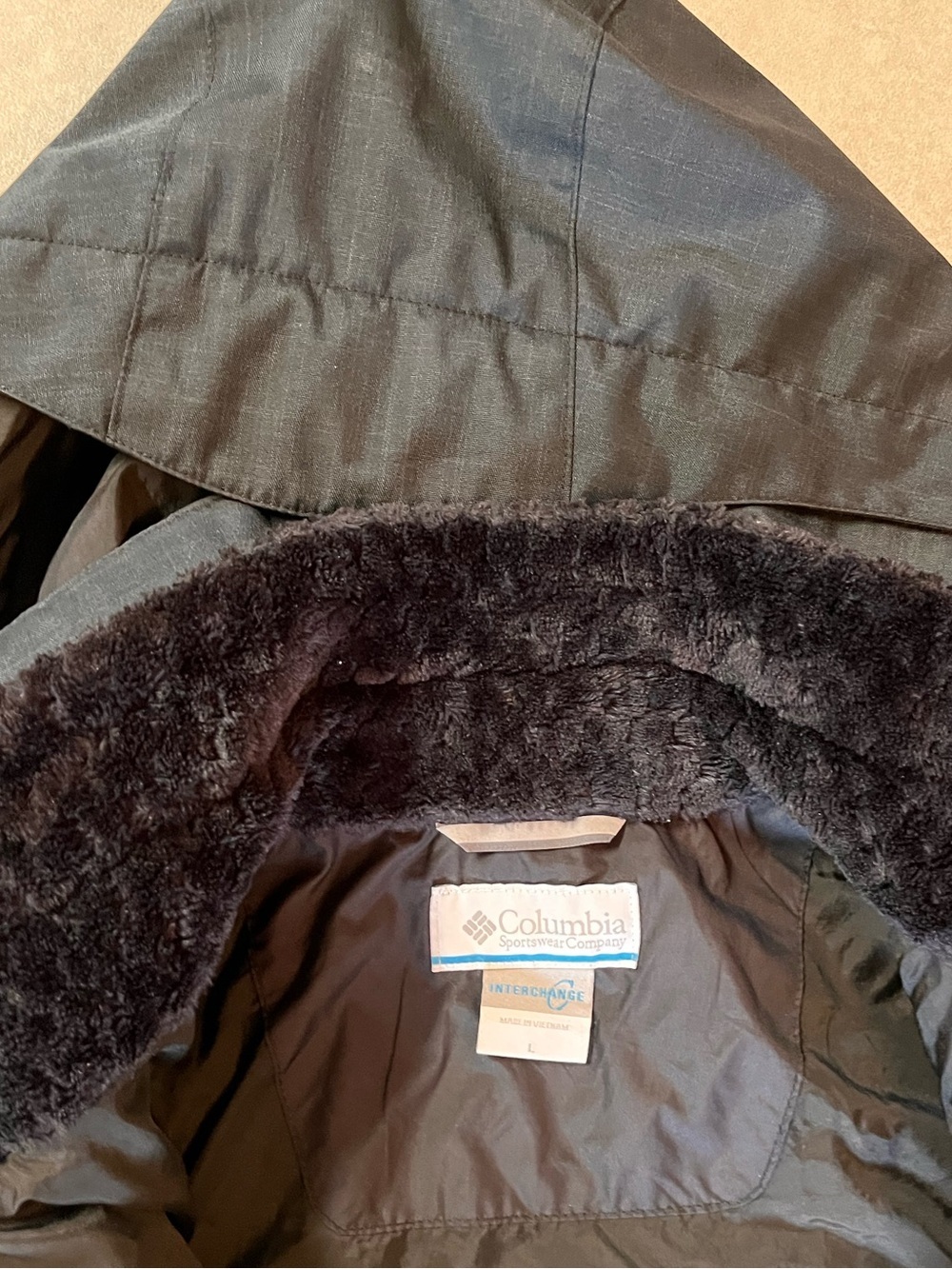 Columbia dark grey Hooded Parka Jacket
Faux Fur Trim
Large
Fall winter - Picture 6 of 10